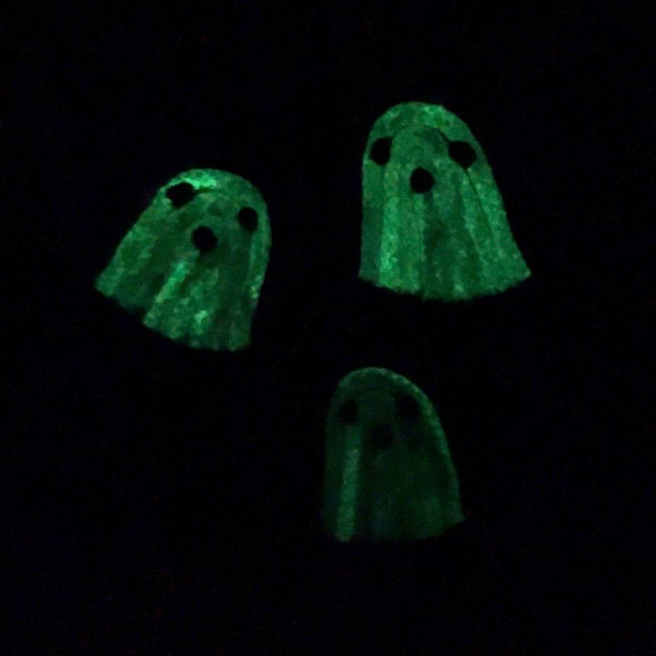 Glow Ghost Table Runner- Halloween Mud Pie