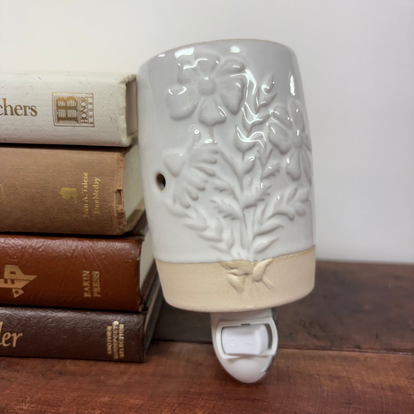 Garden Blooms Pluggable Wax Warmer - Cliff Price and Co.