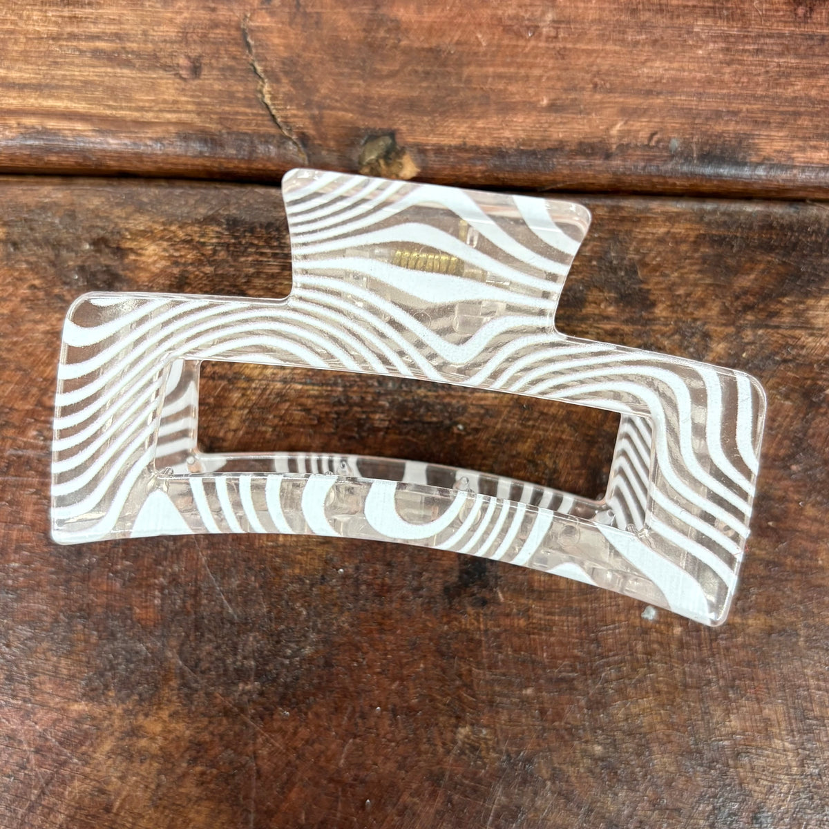 Swirl Translucent White Claw Clip - JOSSLYN
