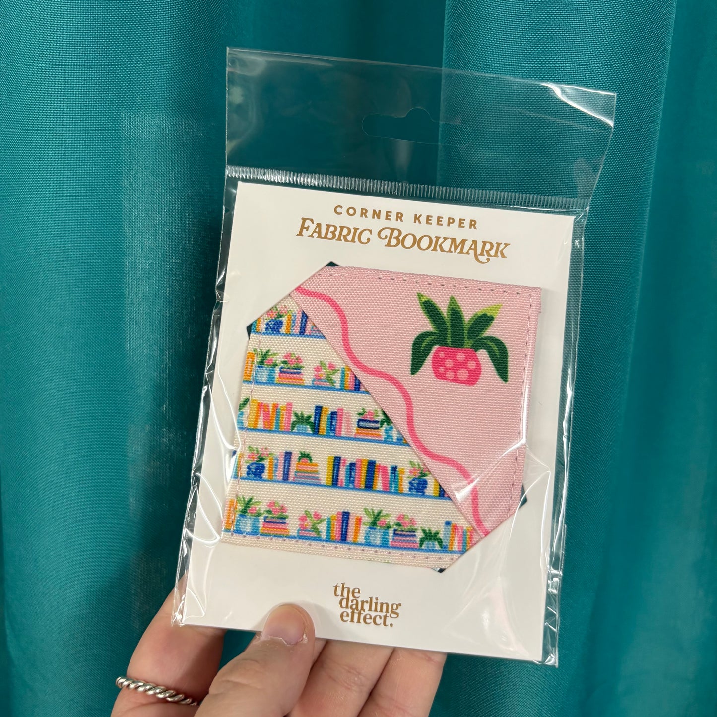 Book Shelfie Corner Keepers - The Darling Effect