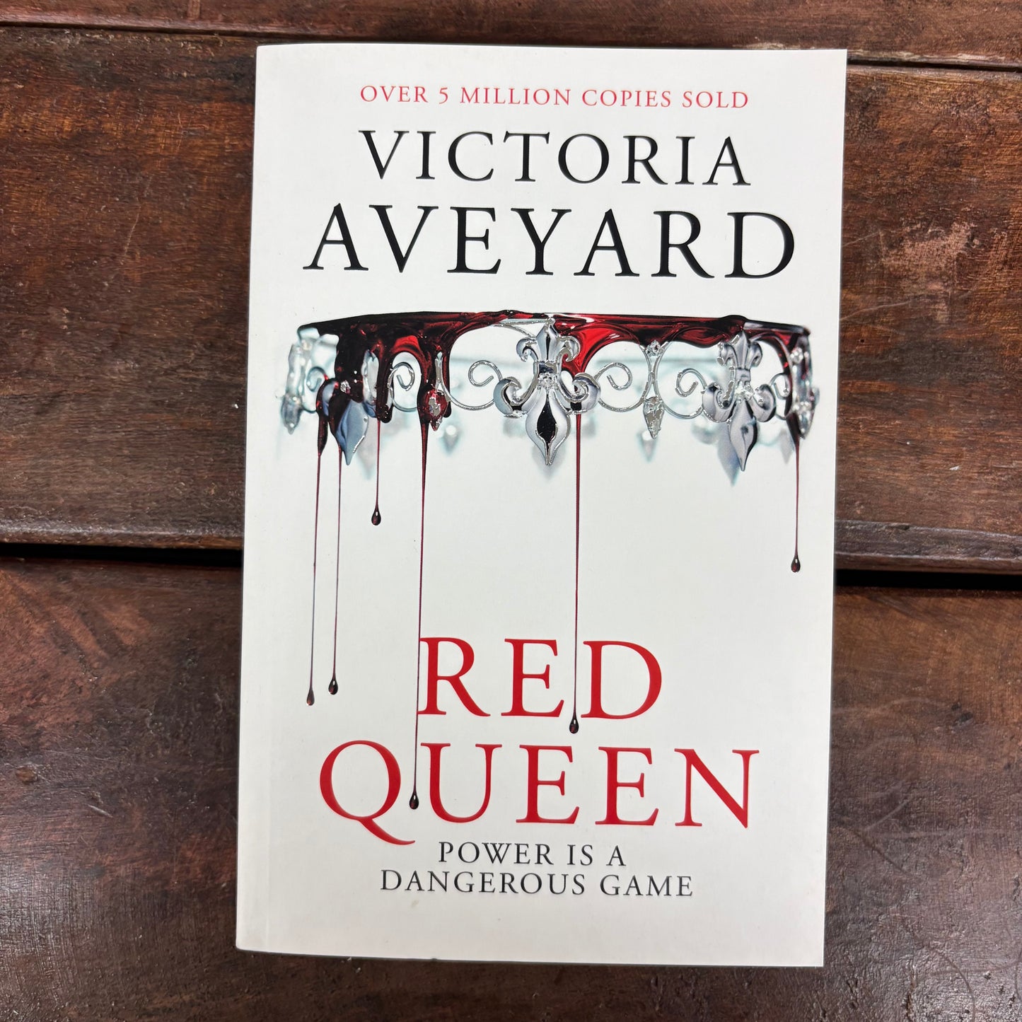 Red Queen - Victoria Aveyard - BKBY