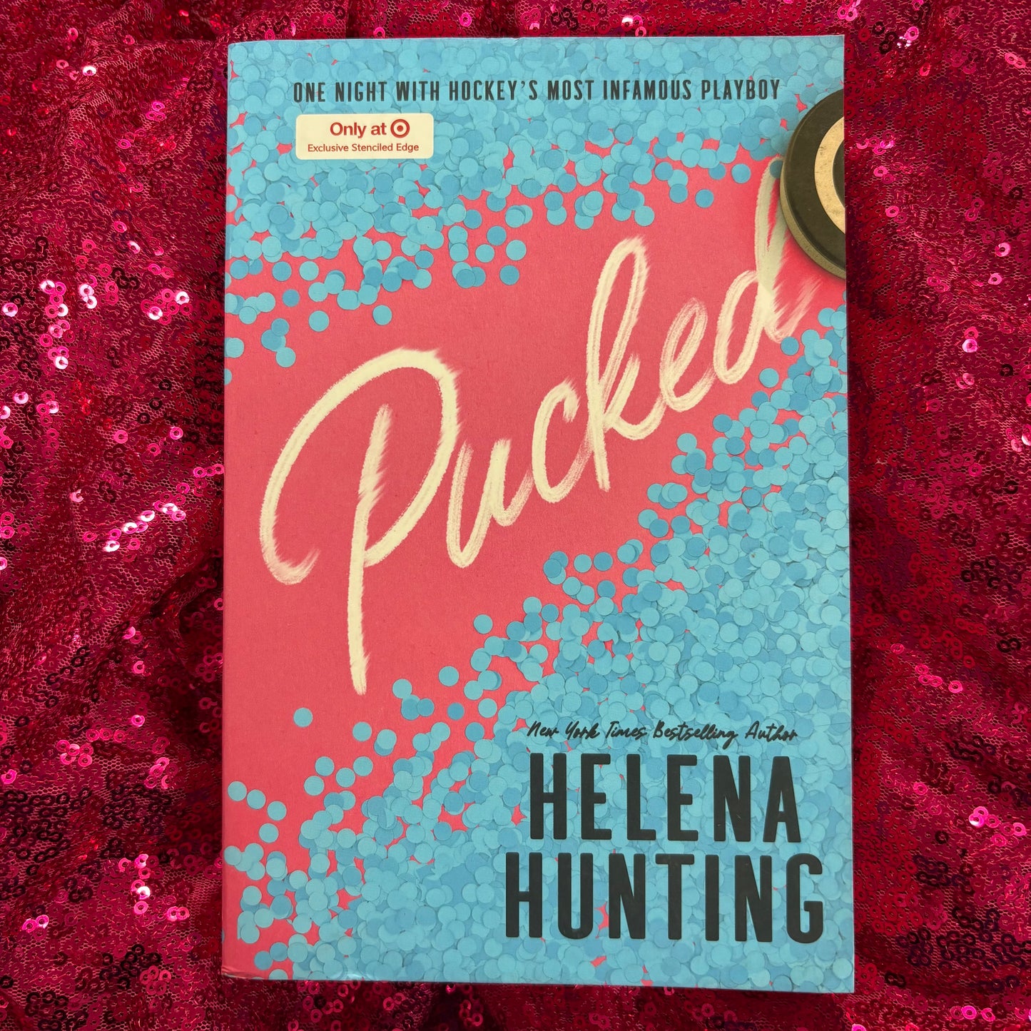 Pucked - Helena Hunting - BOUT
