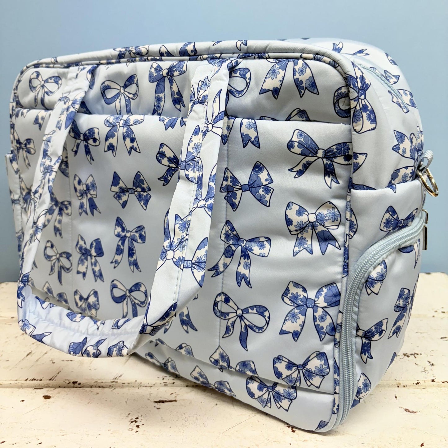 Light Blue Toile Bow Weekender Bag - Katydid
