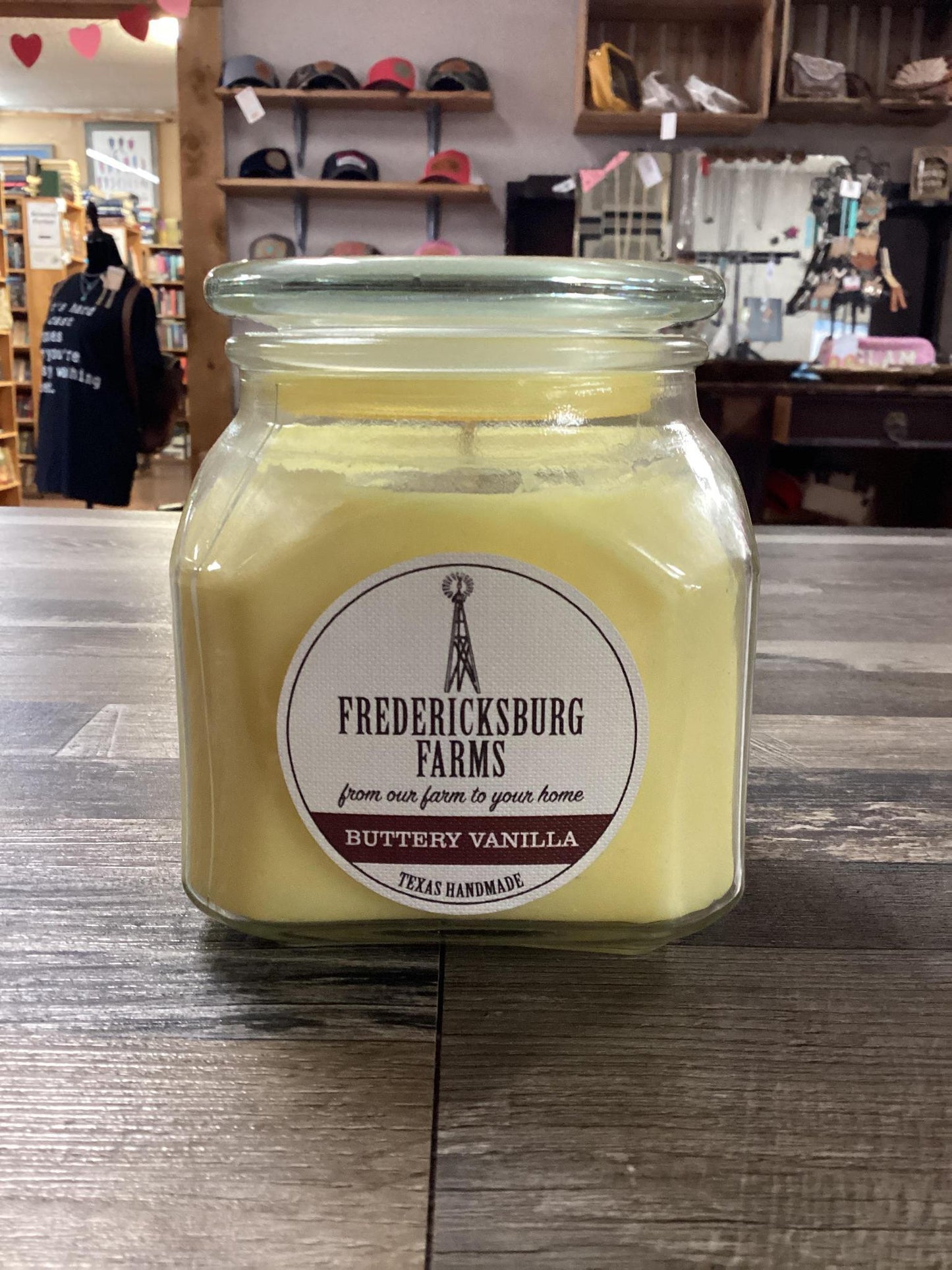 "Buttery Vanilla" Candle 20oz -Fredericksburg Farms
