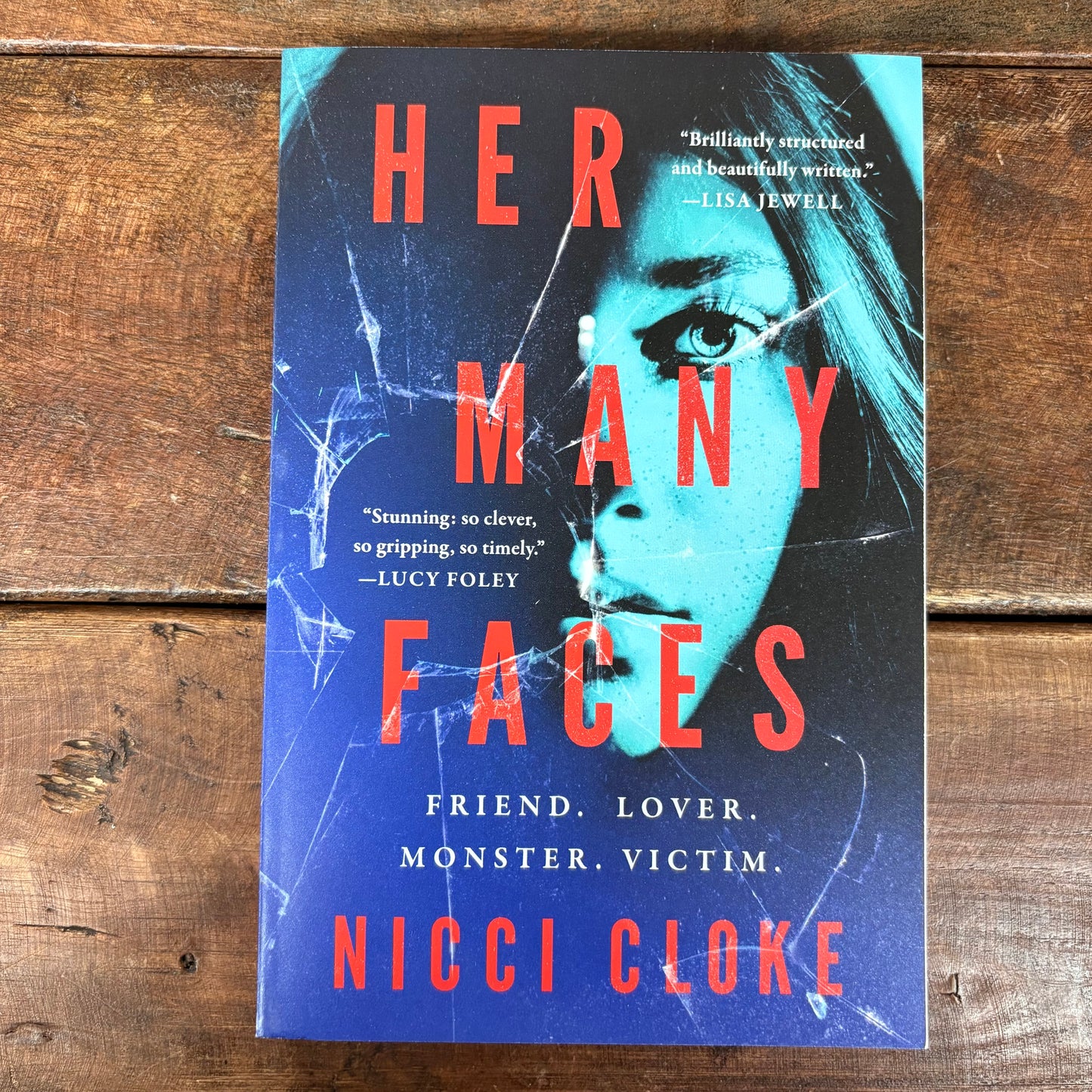 Her Many Faces - Nicci Cloke - Harper Collins