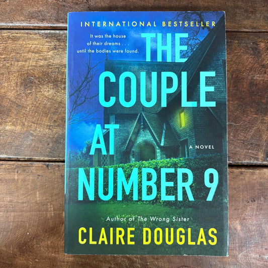 Couple At Number 9 - Claire Douglas - Harper Collins