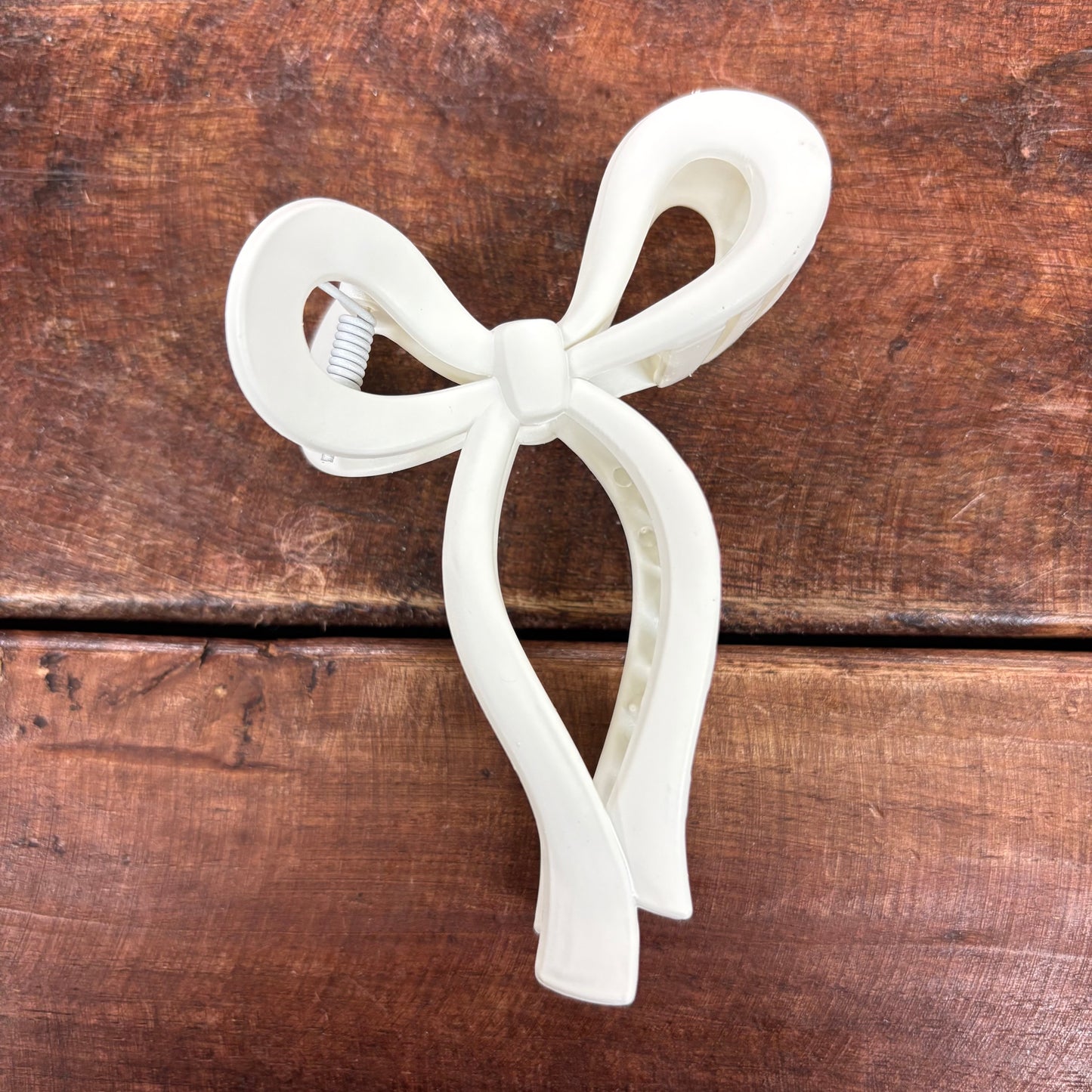 Matte White Bow Claw Clip - JOSSLYN