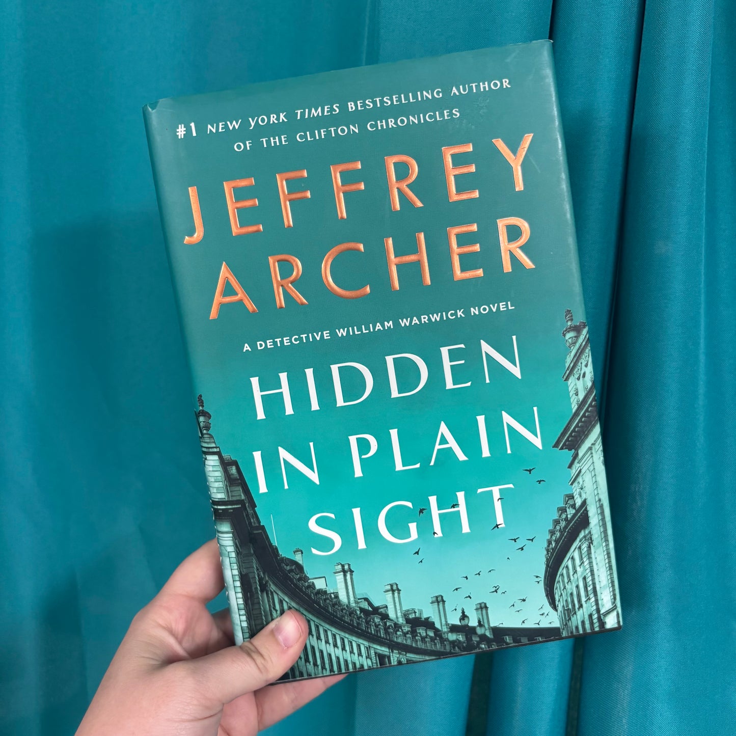 Hidden In Plain Sight - Jeffrey Archer - BKBY