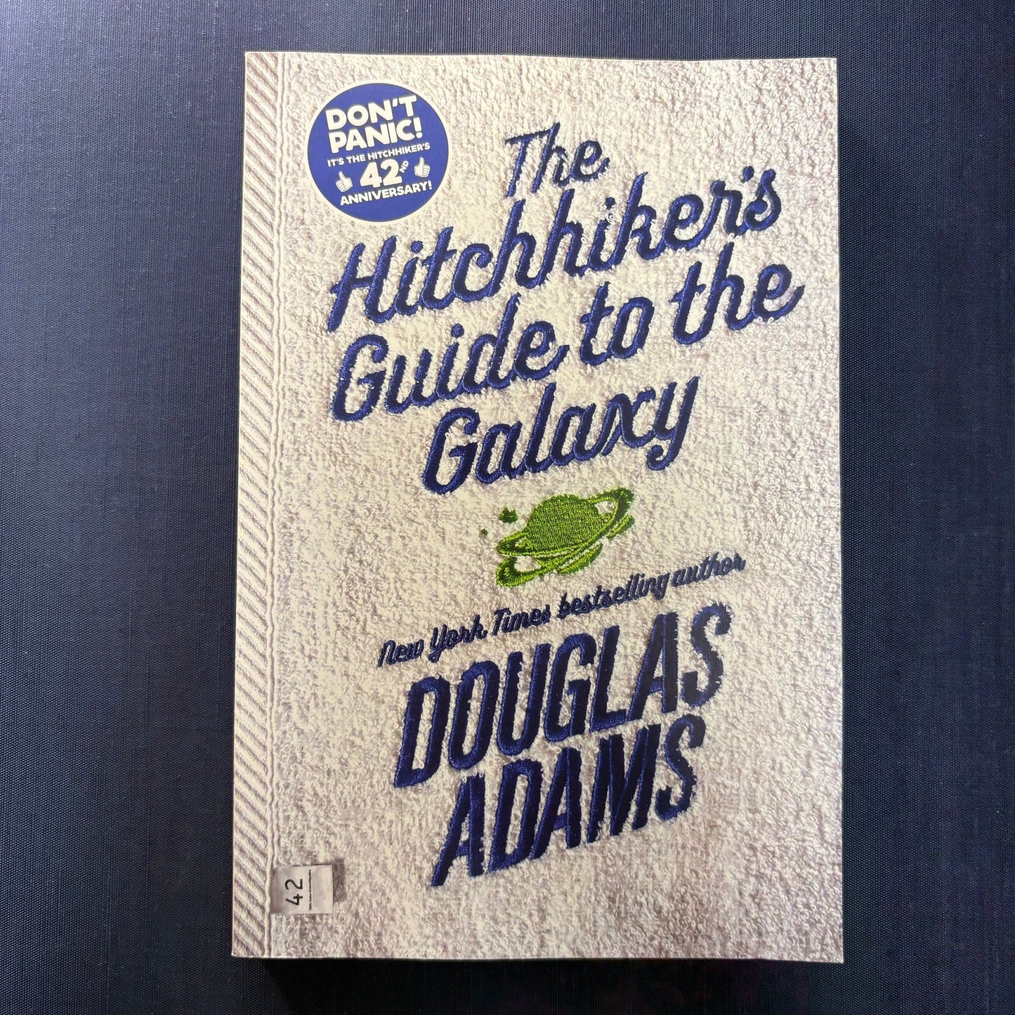 Hitchhiker's Guide To The Galaxy - Douglas Adams - AZB
