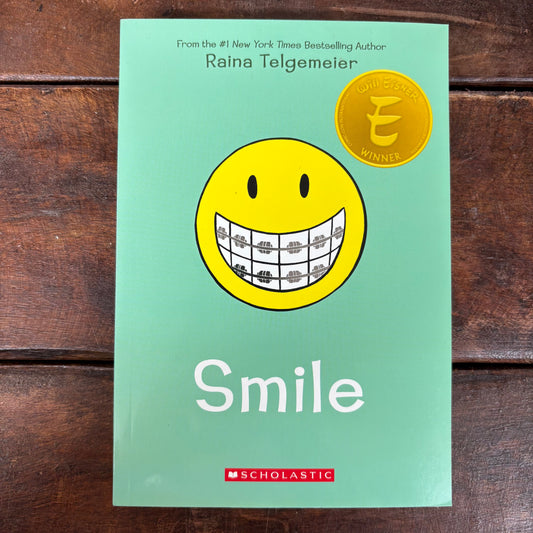 Smile - Raina Telgemeier - Scholastic