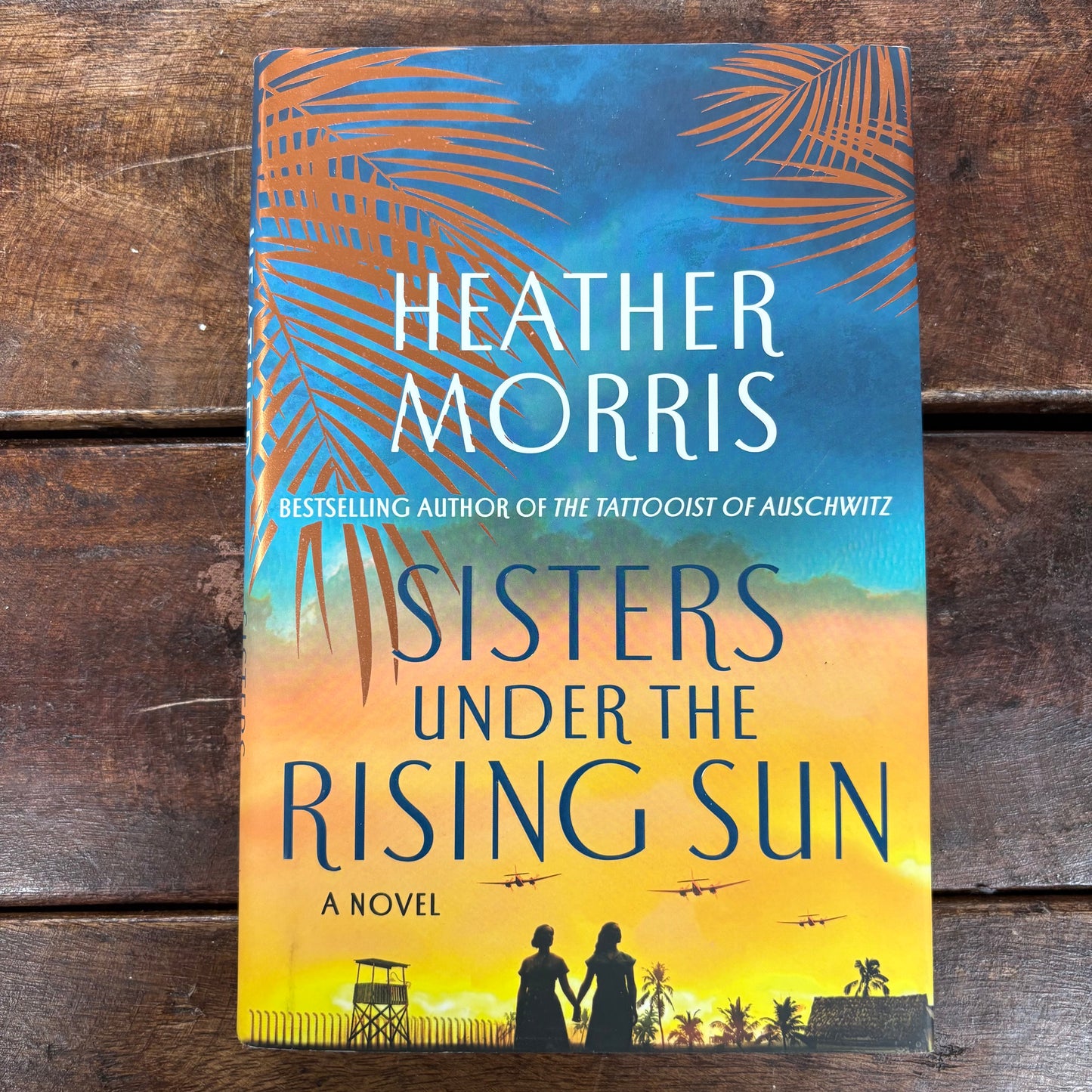 Sisters Under The Rising Sun - Heather Morris - BKBY