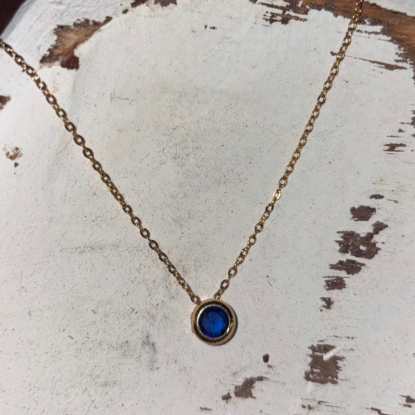 Blue Round Necklace - Accity