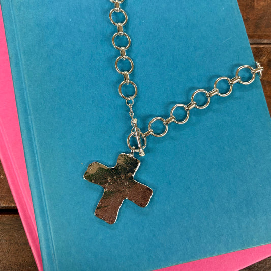 Hammered Cross Toggle Necklace - JOSSLYN