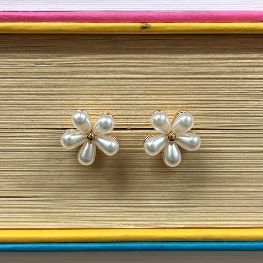 Pearl Daisy Flower Stud Earrings - JOSSLYN
