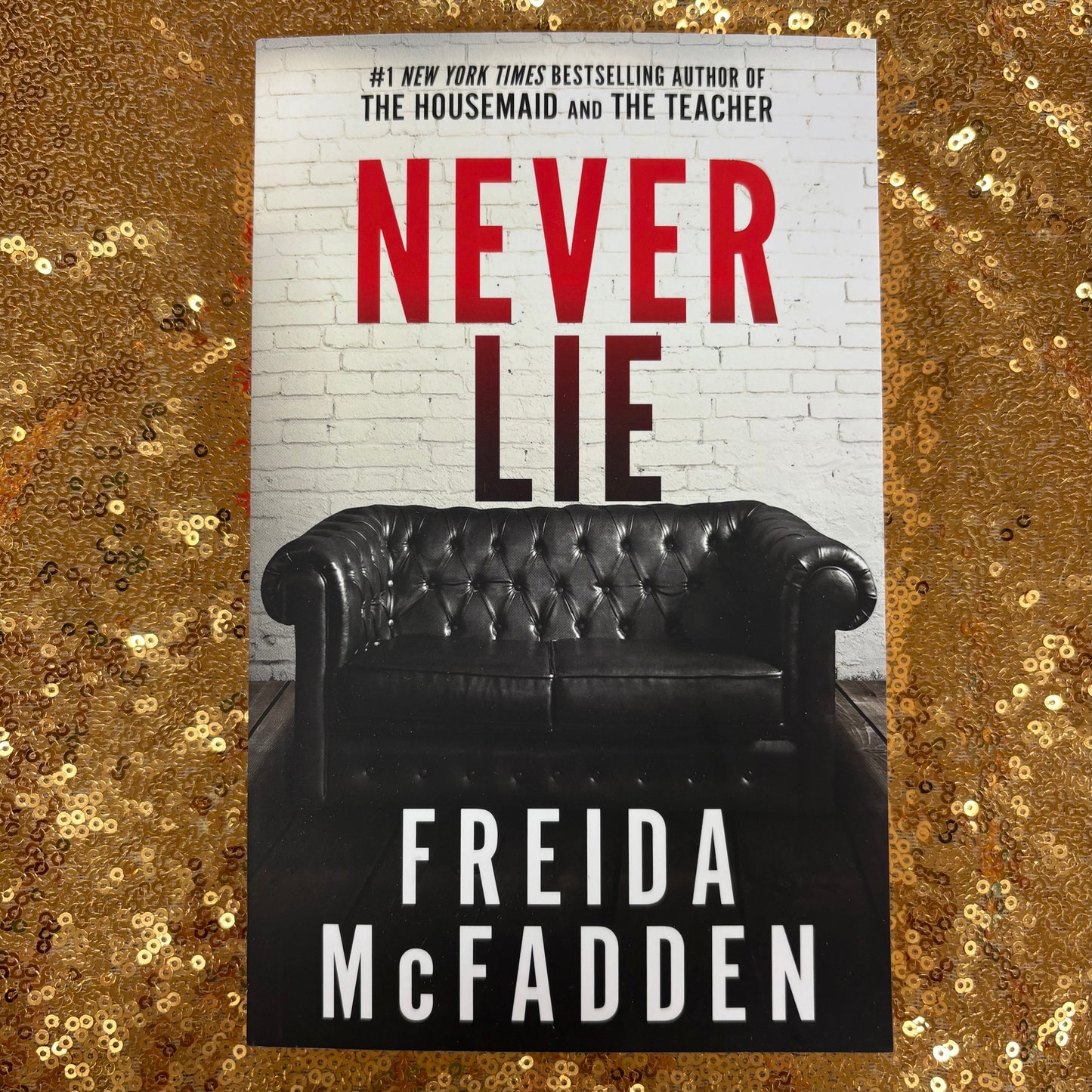 Never Lie - Freida McFadden - AZB
