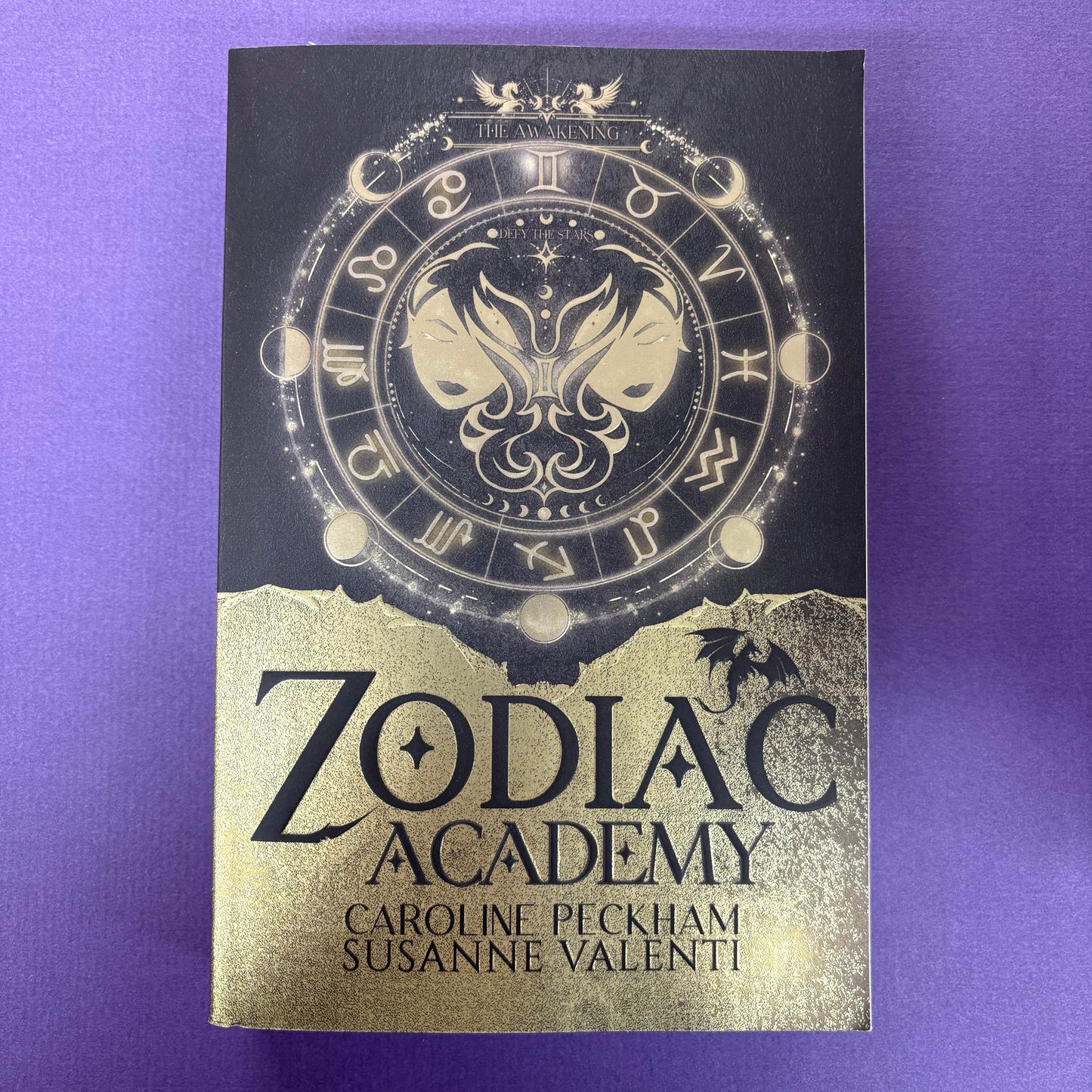Zodiac Academy 1: The Awakening - Caroline Peckham & Susan Valenti - AZB